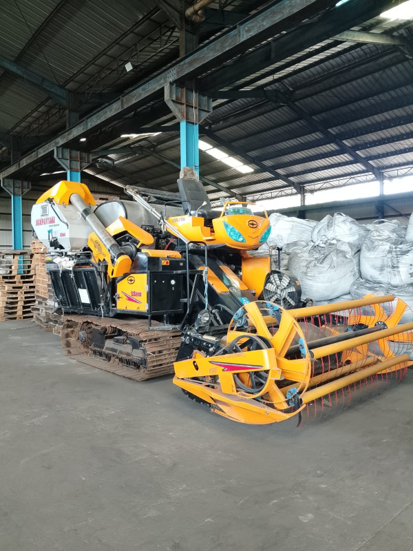 Mesin Combine padi dan jagung